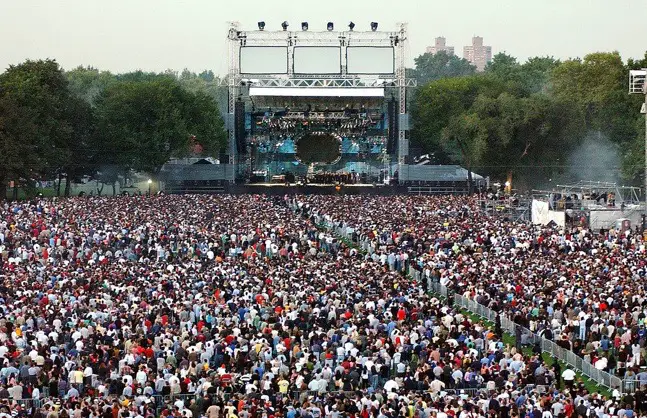 Garth Brooks celebrates 25 years since famed Central Park concert - Good  Morning America