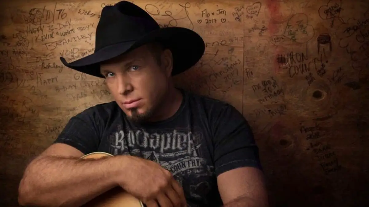 Flashback: Garth Brooks Holds the Largest Concert in Central ...