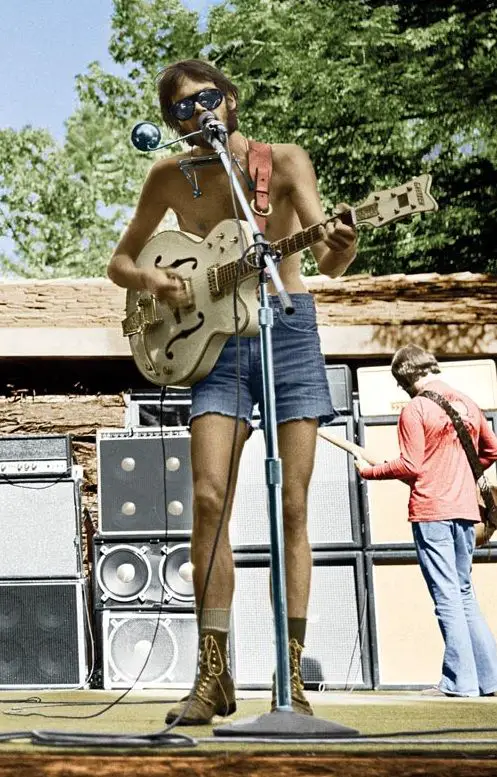 wearing shorts musicians