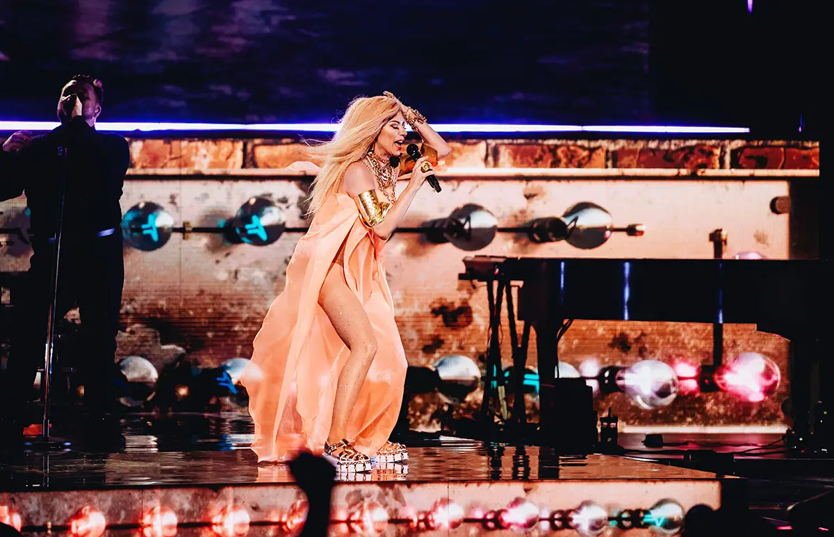 Capturing Majesty - Shania Twain's Unforgettable Queen In Me Tour At ...