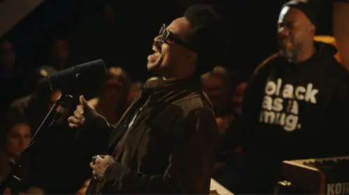 Bilal performs "All For Love" in front of an intimate crowd. 