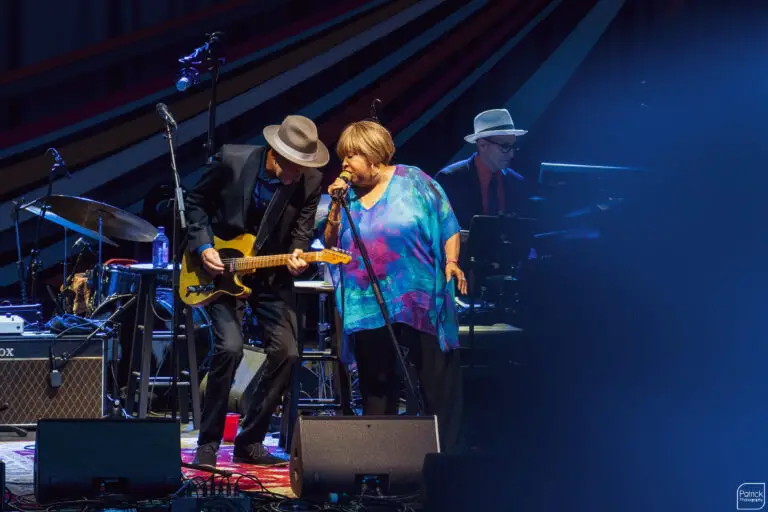 Norah Jones' latest tour with Mavis Staples 