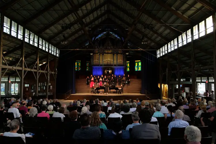 Round Lake Auditorium
