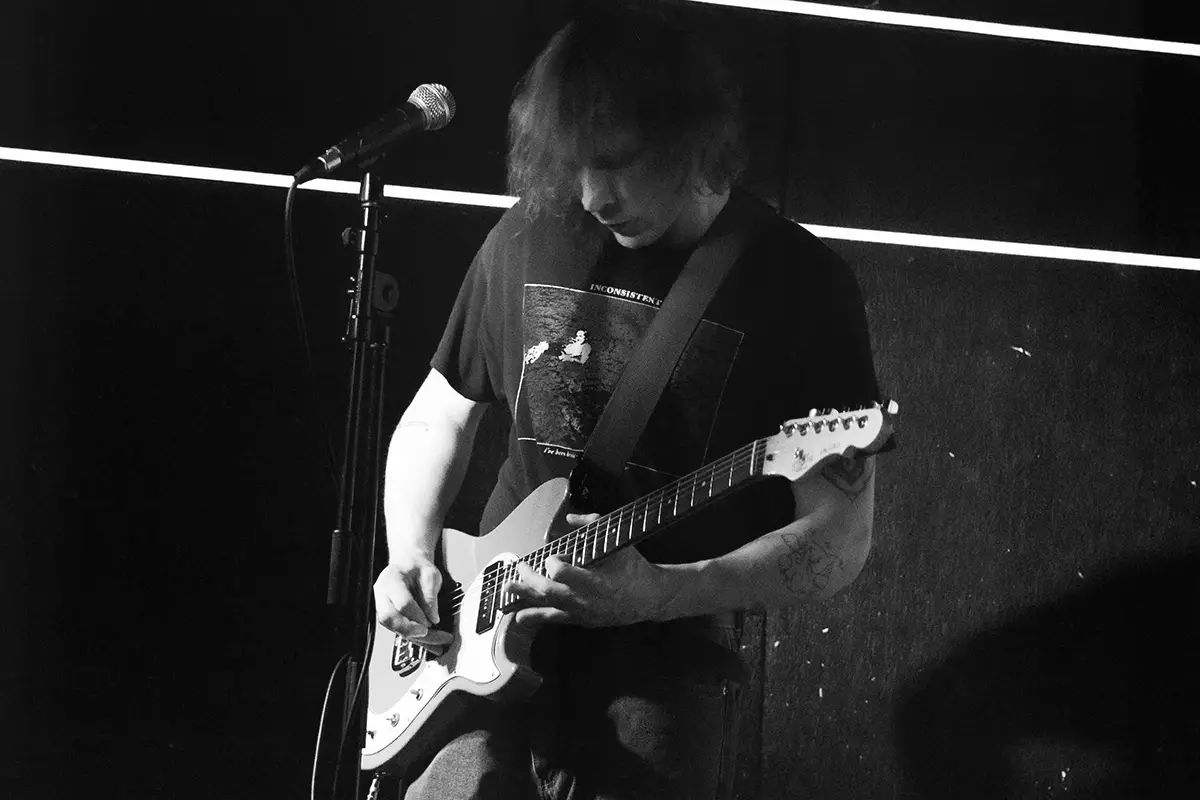 lead singer an guitarist for heart to gold