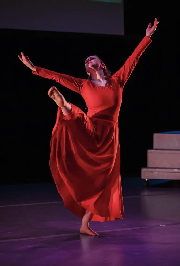 Nacre Dance Group