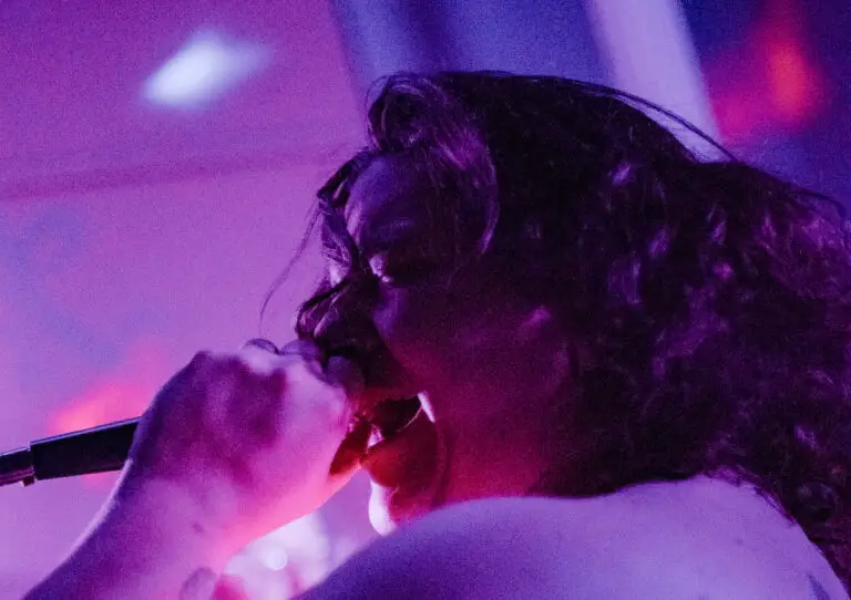 jeff Lyszczarz singing at utica diy show
