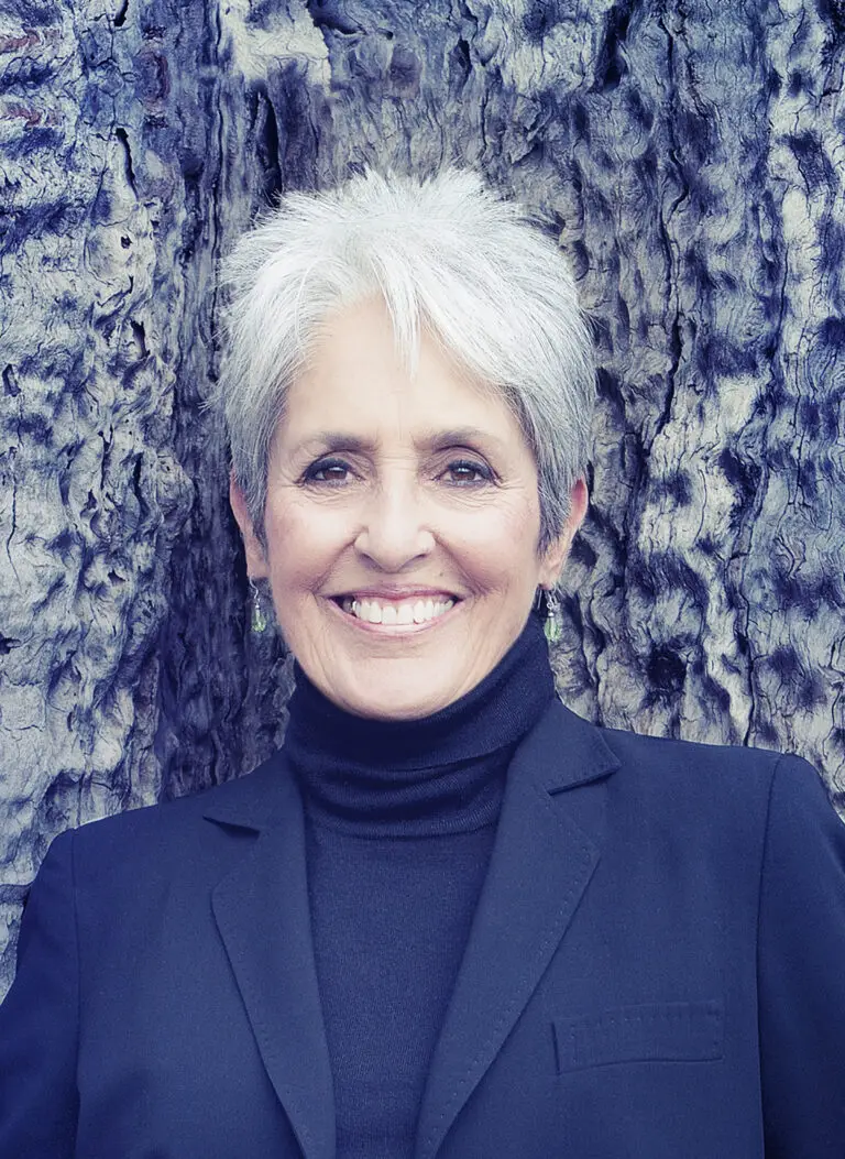 Singer and activist Joan Baez will be awarded with the Vaclav Havel Center Lifetime Achievement Award.