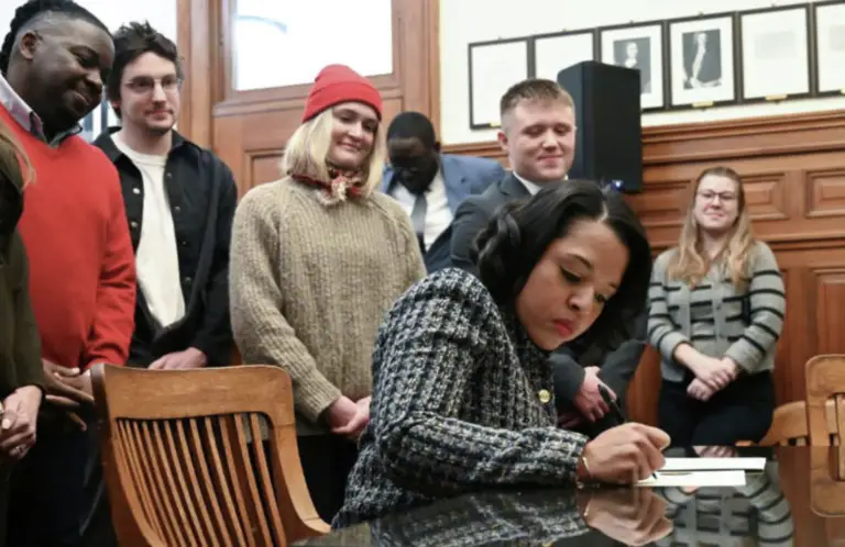 Mayor Dorcey Applyrs