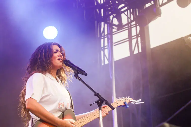 Tori Kelly singing at the start of her set. 